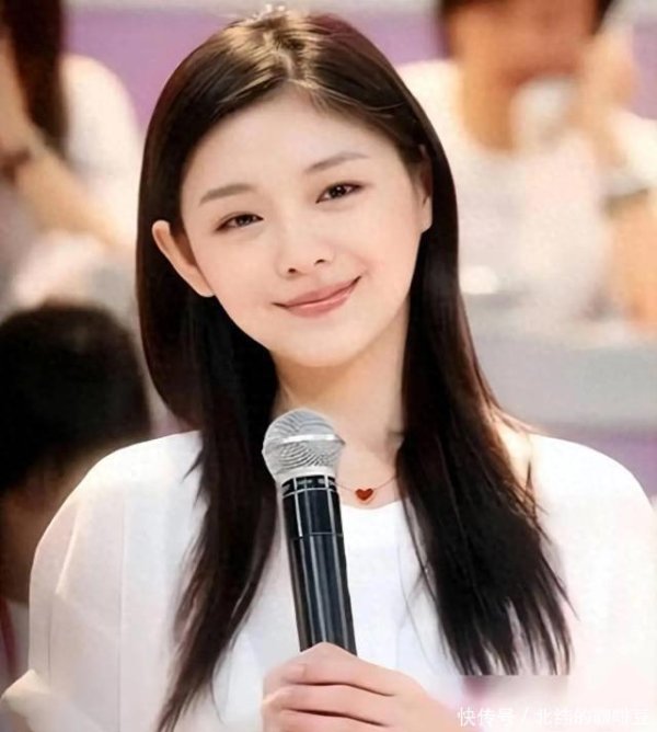 金财配资 24岁女生和大S长得太像，对比两人照片，是美女和仙女的区别了