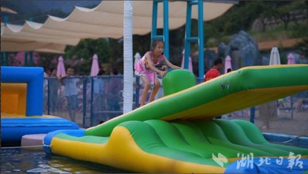 丰益国际 郧西县淘宝小镇“水上闯关”点燃市民夏日热情